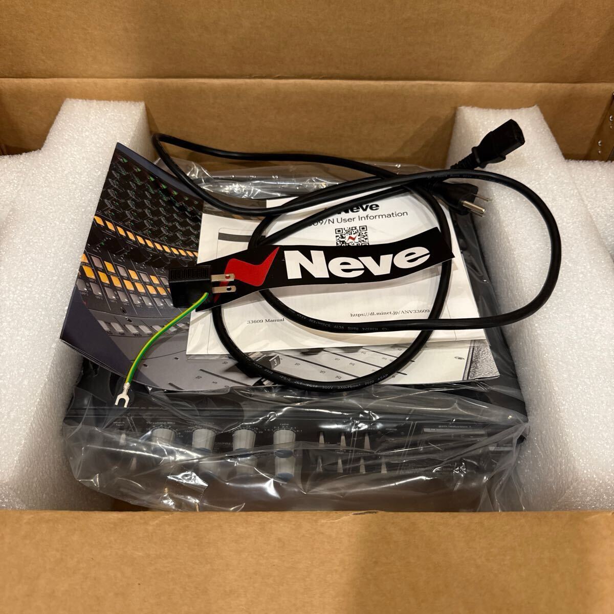 国内正規品　Neve 33609/N コンプレッサー　DISCRETE PRECISION STEREO LIMITER COMPRESSOR 美品　名機　レコーディング　 リミッター　J9_画像10