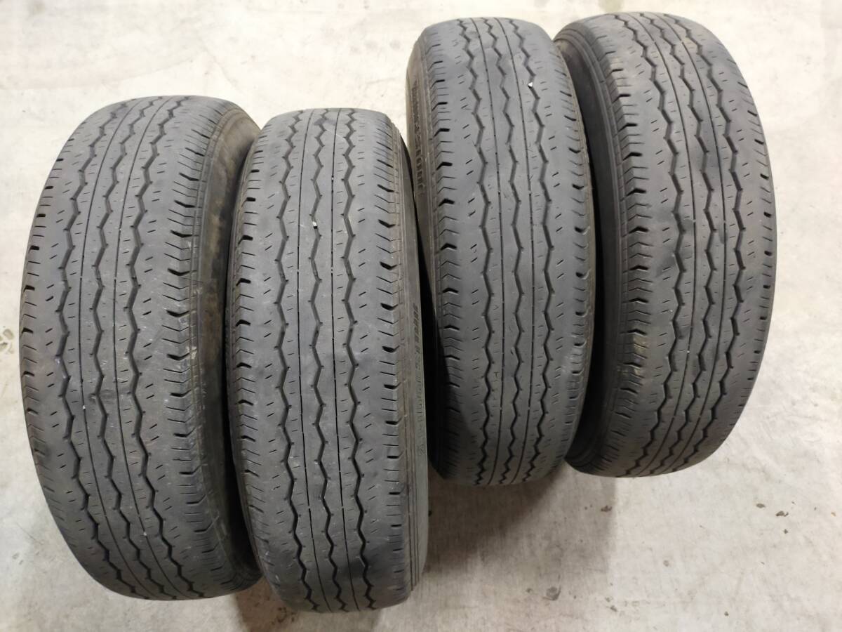 22年製 195/80R15 タイヤ付き トヨタ ハイエース 200系 純正 22年製 195/80R15 タイヤ付き トヨタ ハイエース 200系 純正