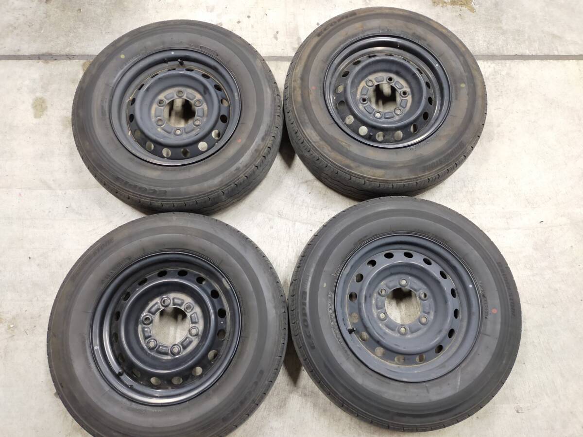 22年製 195/80R15 タイヤ付き トヨタ ハイエース 200系 純正 22年製 195/80R15 タイヤ付き トヨタ ハイエース 200系 純正