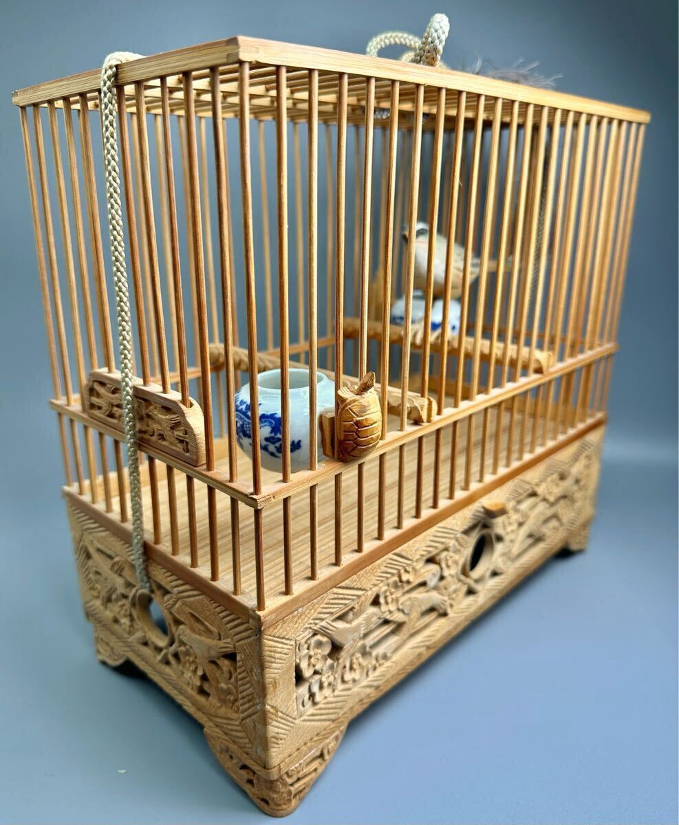 鳥籠 鳥かご 透かし彫 木彫 景徳鎮製染付龍紋餌入 竹細工 木工 鳥籠 鳥かご 透かし彫 木彫 景徳鎮製染付龍紋餌入 竹細工 木工