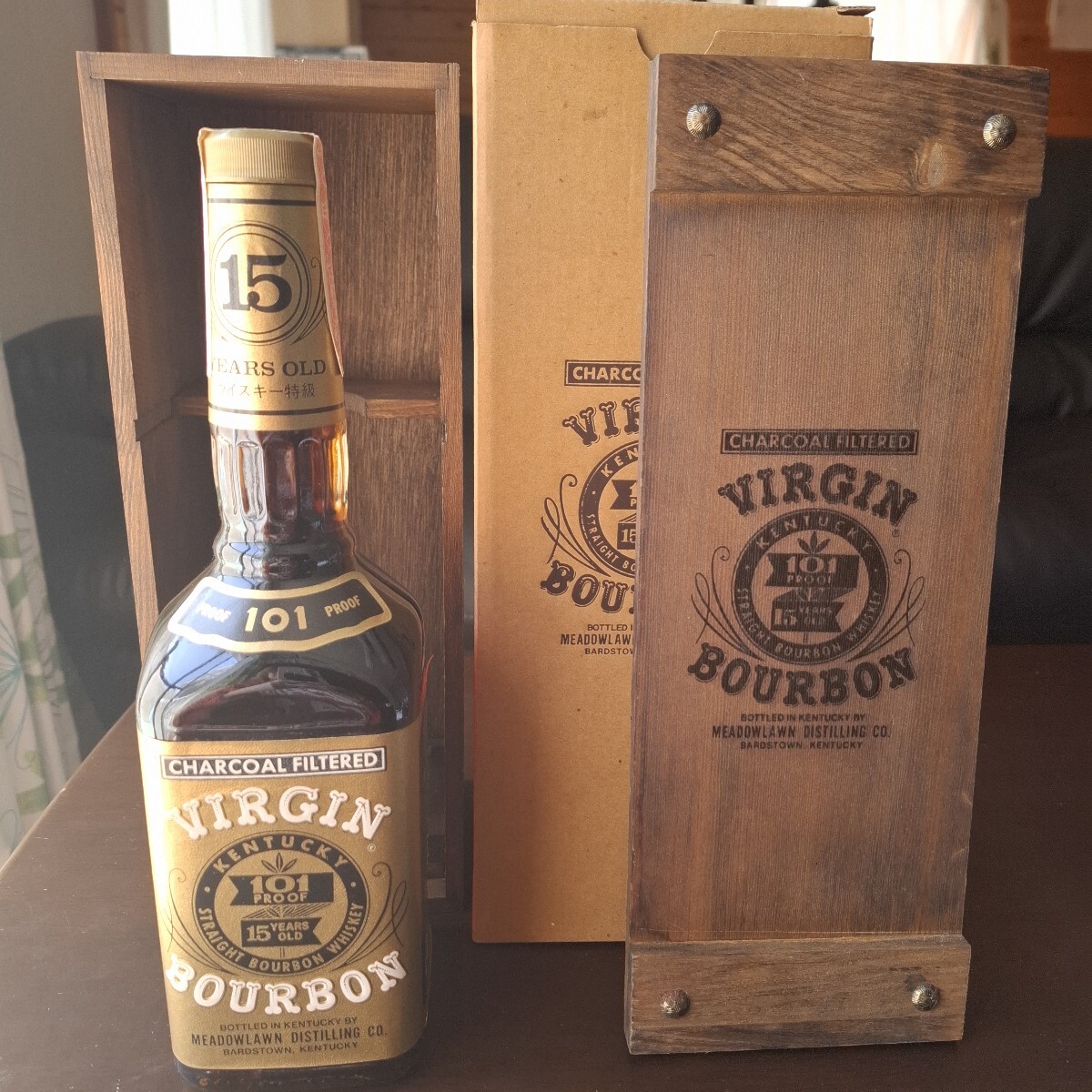 未開封 保管品 VIRGIN BOURBON ヴァージンバーボン 15年 750ml 未開封 保管品 VIRGIN BOURBON ヴァージンバーボン 15年 750ml