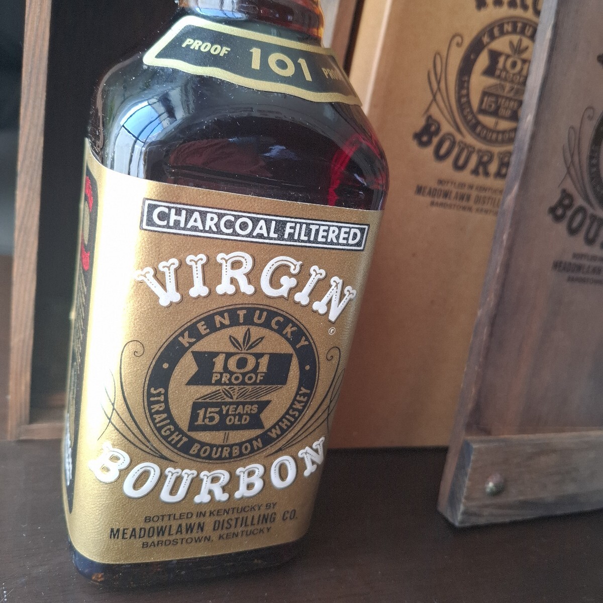 未開封 保管品 VIRGIN BOURBON ヴァージンバーボン 15年 750ml 未開封 保管品 VIRGIN BOURBON ヴァージンバーボン 15年 750ml