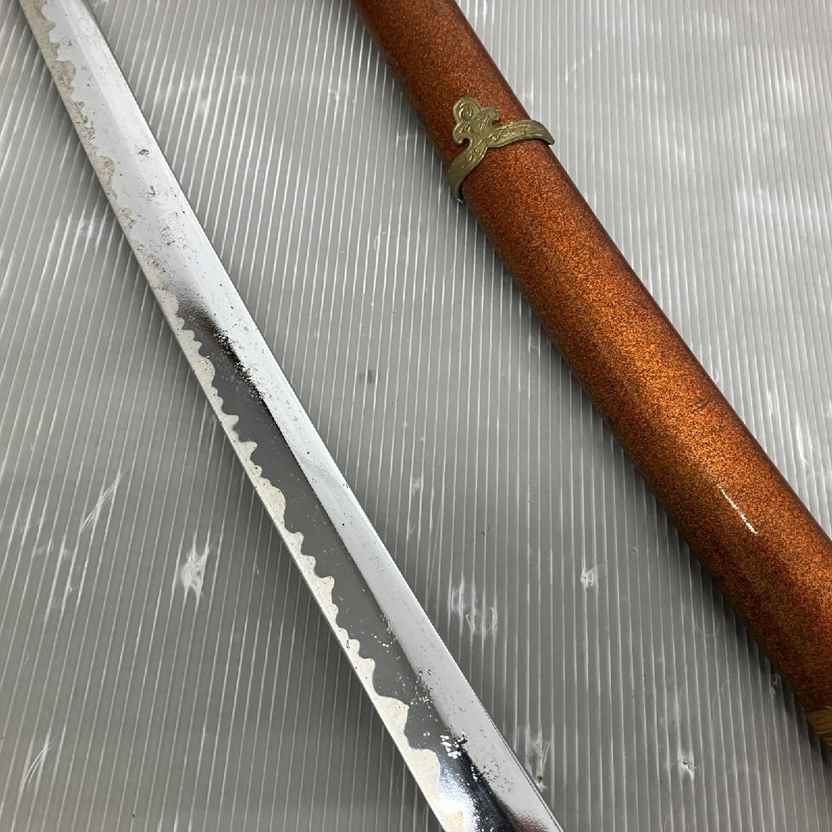 ◇◇ 【ジャンク品】模造刀 模擬刀 レプリカ 全長約99cm 鞘 武具 ◇◇ 【ジャンク品】模造刀 模擬刀 レプリカ 全長約99cm 鞘 武具