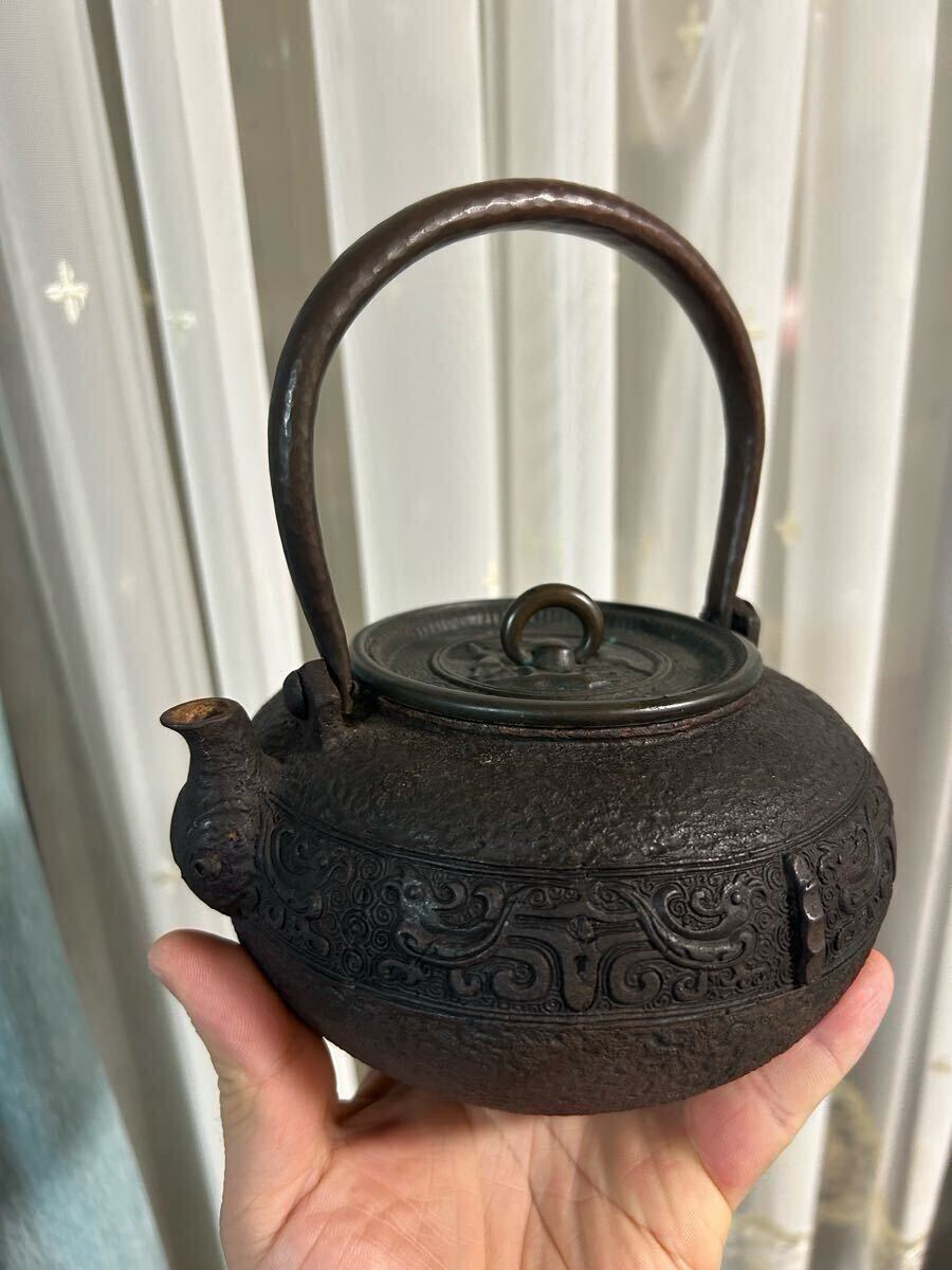 鉄瓶 小振り 800-900ml 金寿堂 蝋型 銅鏡蓋 身銘 蓋銘 時代物 鉄瓶 小振り 800-900ml 金寿堂 蝋型 銅鏡蓋 身銘 蓋銘 時代物