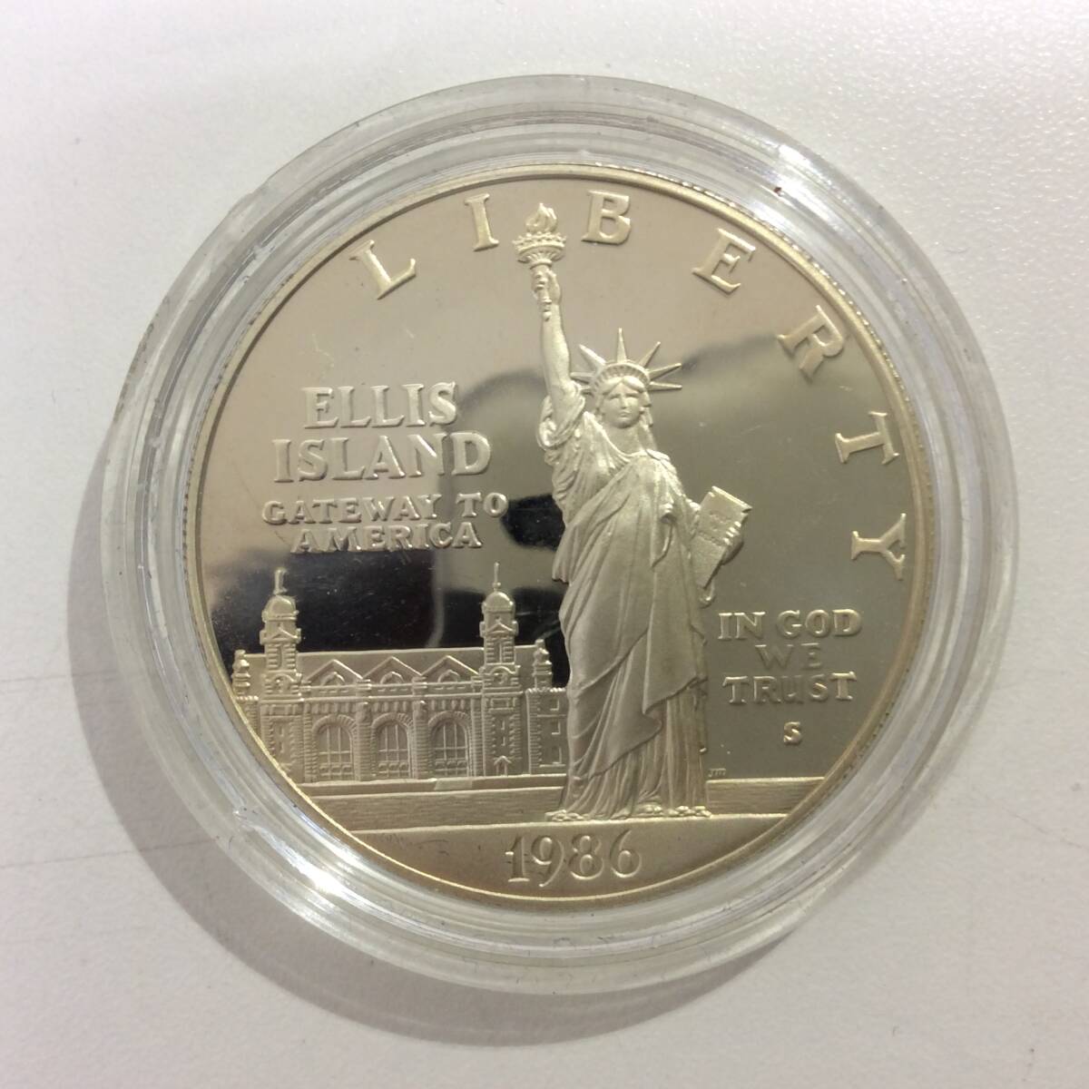 □1847 アメリカ 自由の女神 1ドル銀貨 1986年 シルバーコイン