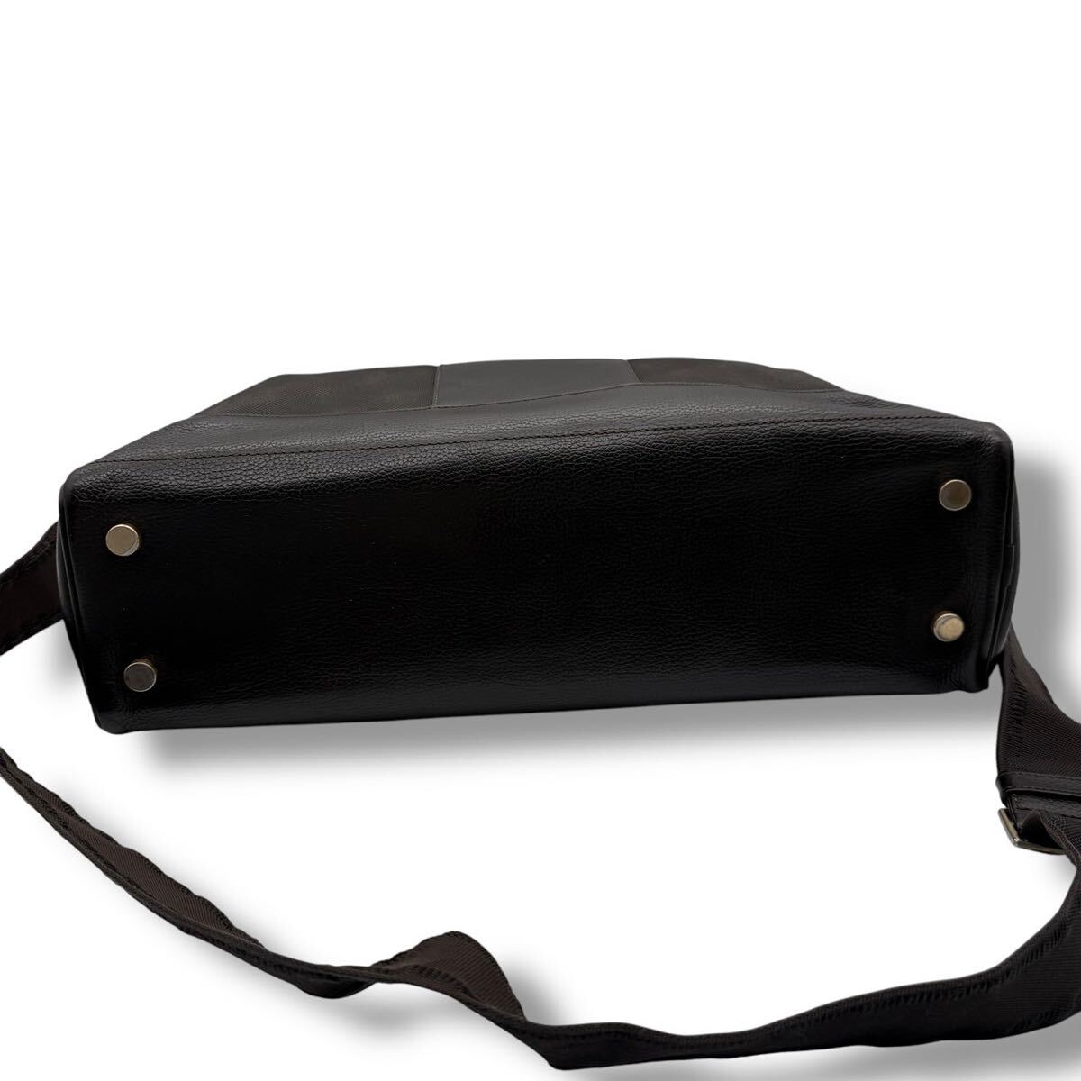 18【極美品】dunhill ダンヒル D8 2way メンズ ビジネスバッグ 18【極美品】dunhill ダンヒル D8 2way メンズ ビジネスバッグ