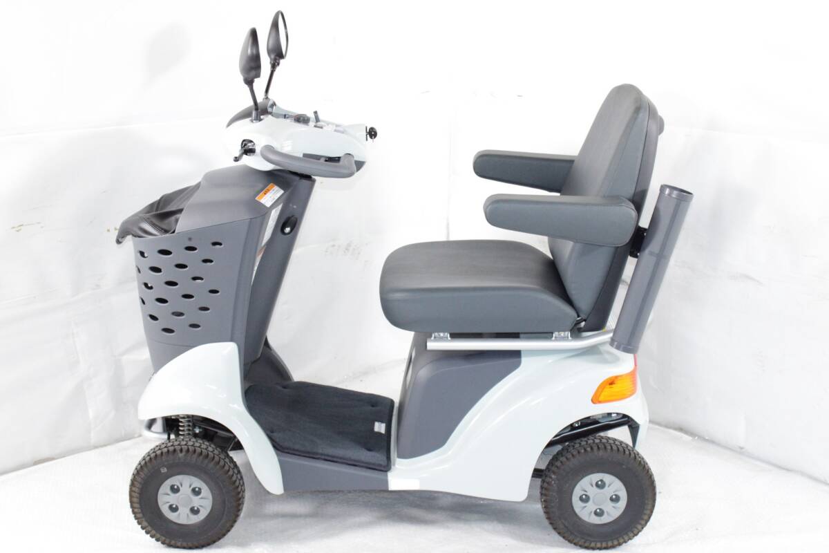 引取限定】良品 23年製 スズキ 4輪 セニアカー ET4DA 電動車いす 引取限定】良品 23年製 スズキ 4輪 セニアカー ET4DA 電動車いす