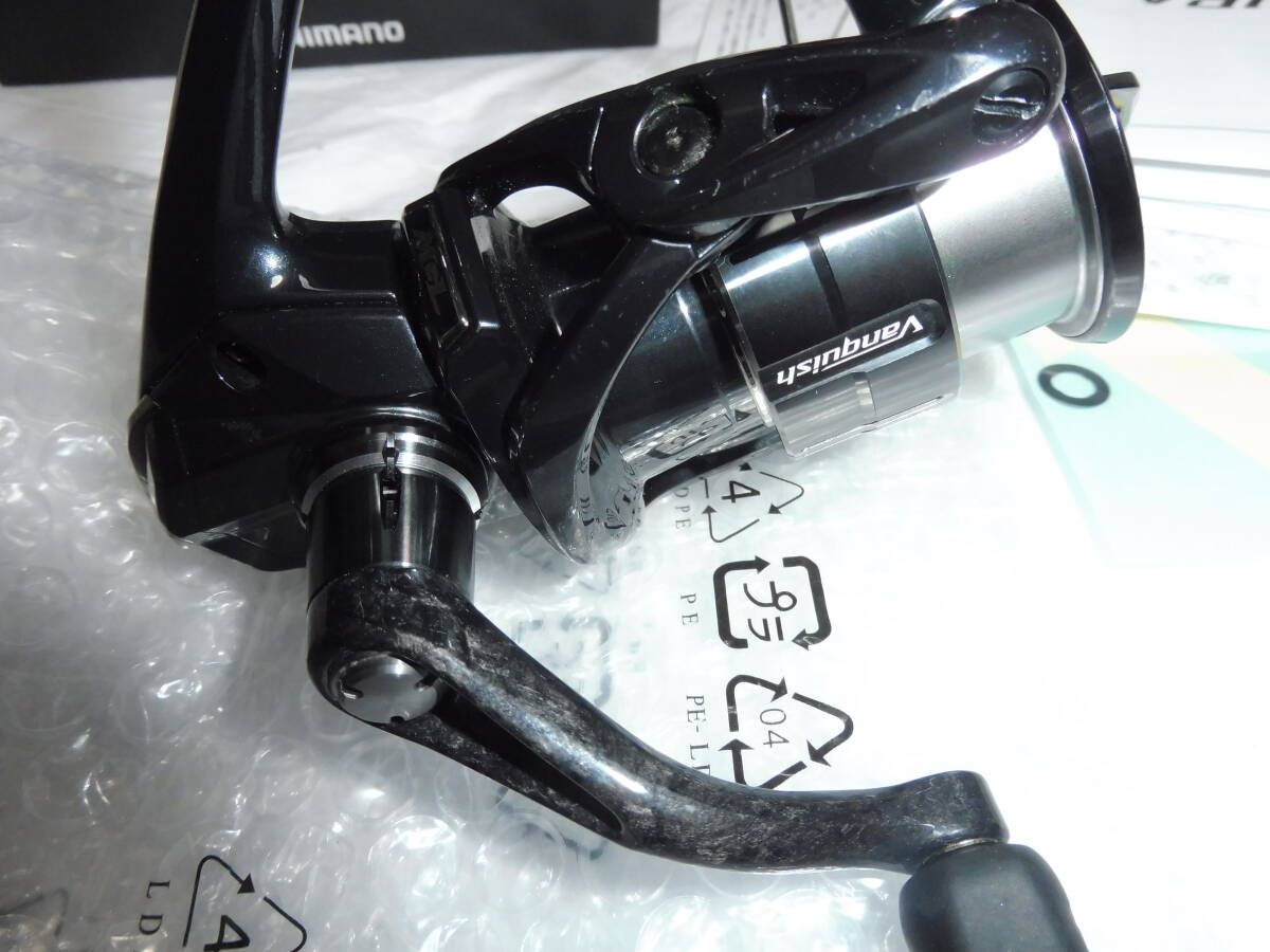 シマノ 19 ヴァンキッシュ C2500SXG 美品 淡水2回短時間使用 シマノ 19 ヴァンキッシュ C2500SXG 美品 淡水2回短時間使用