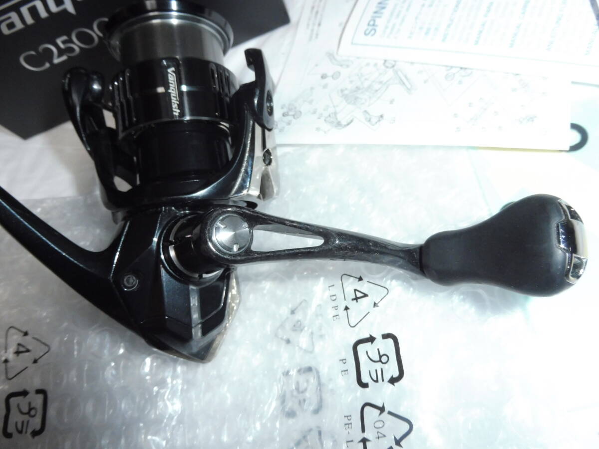 シマノ 19 ヴァンキッシュ C2500SXG 美品 淡水2回短時間使用 シマノ 19 ヴァンキッシュ C2500SXG 美品 淡水2回短時間使用