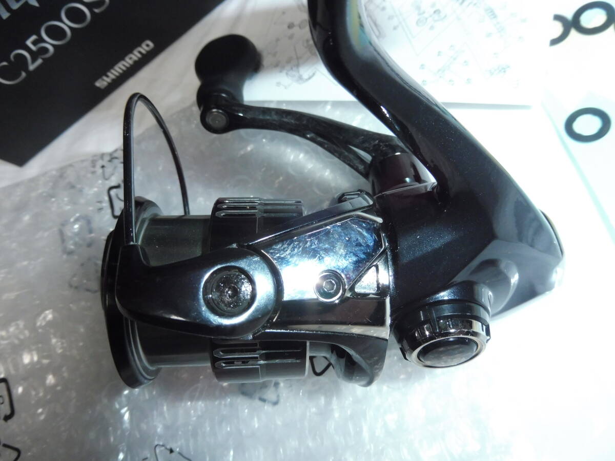 シマノ 19 ヴァンキッシュ C2500SXG 美品 淡水2回短時間使用 シマノ 19 ヴァンキッシュ C2500SXG 美品 淡水2回短時間使用