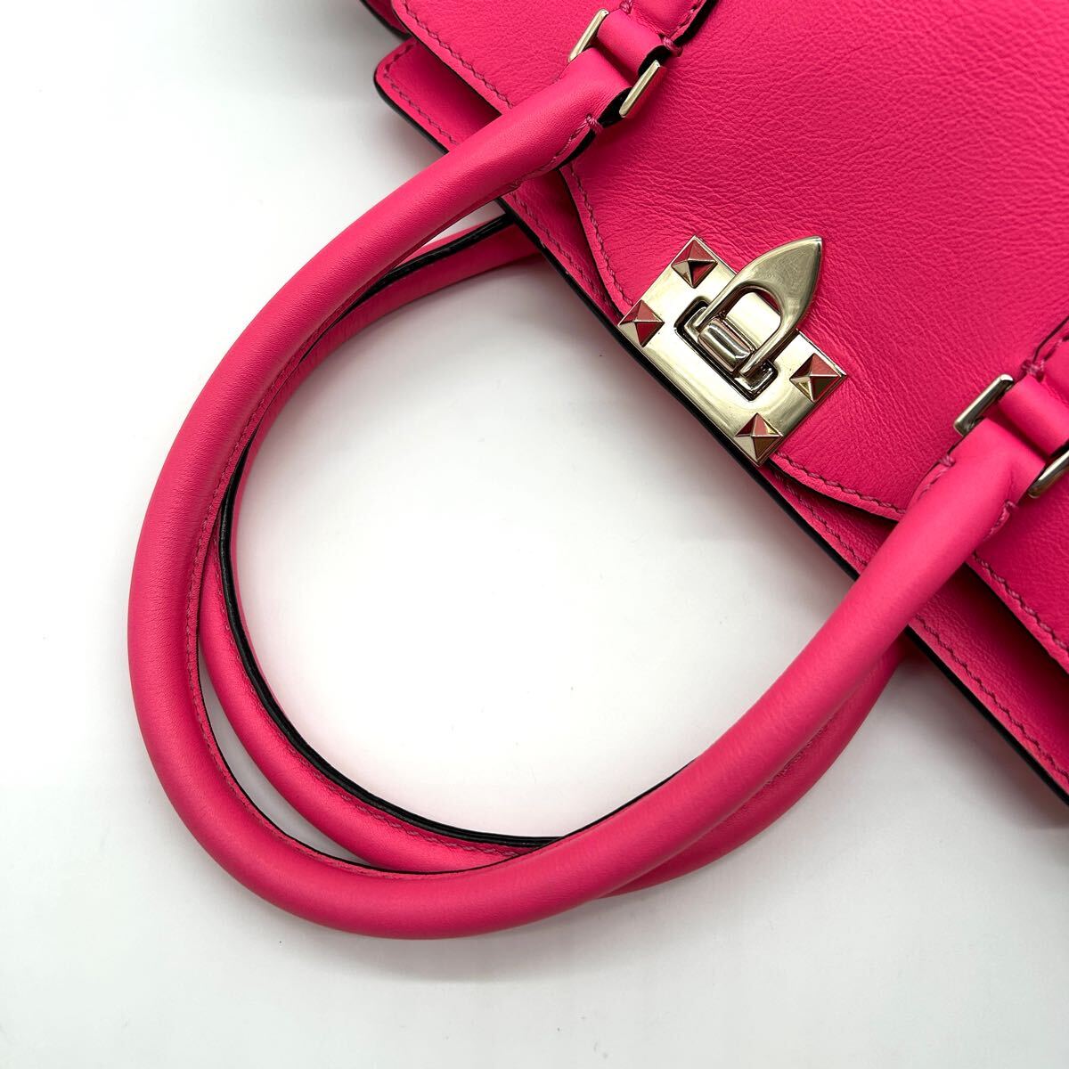 極美品 VALENTINO ヴァレンティノ 2way ハンドバッグ ショルダー 極美品 VALENTINO ヴァレンティノ 2way ハンドバッグ ショルダー