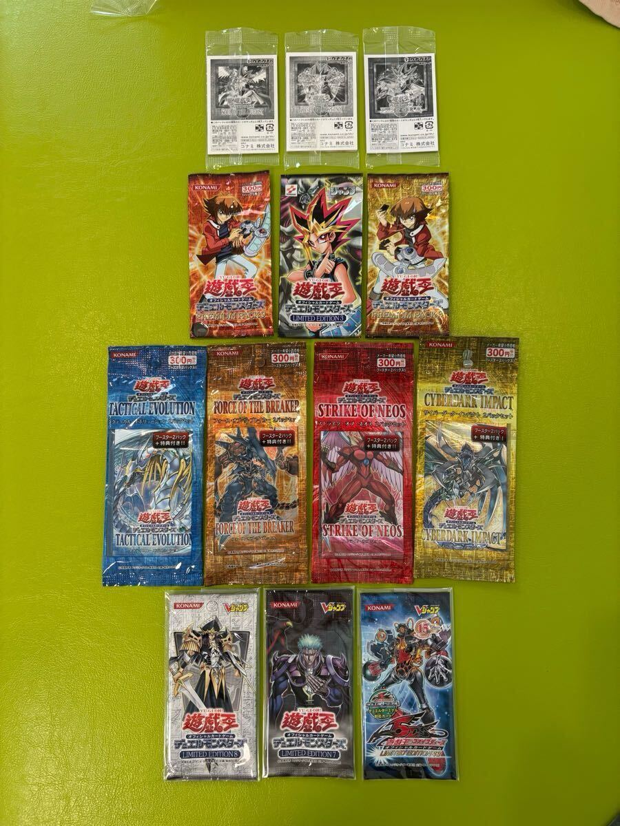 初期遊戯王公認店限定未開封パック】(2パックセット+特典)×4 初期遊戯王公認店限定未開封パック】(2パックセット+特典)×4