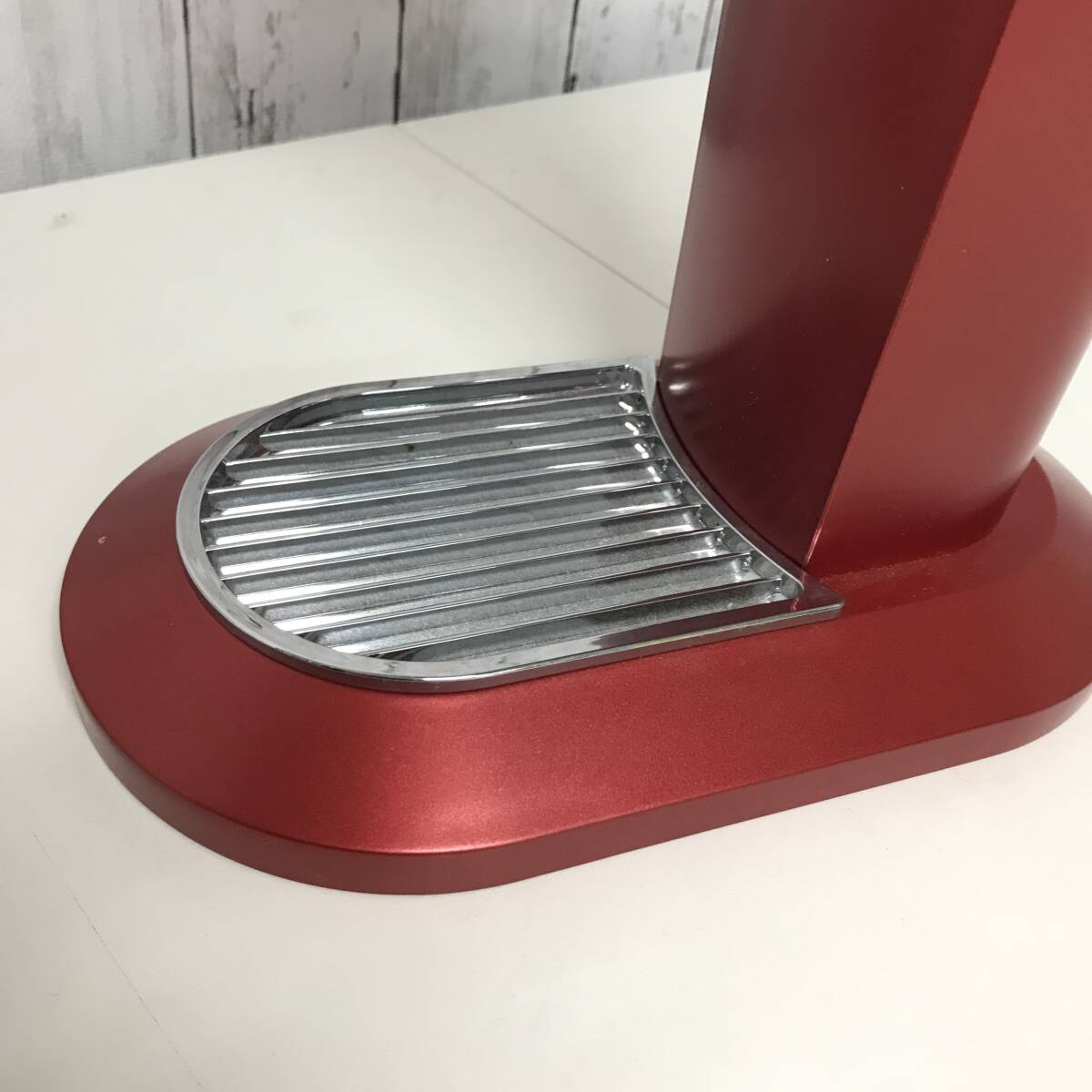 極美品】ソーダストリーム 炭酸水メーカー 専用ボトル1本付 未 極美品】ソーダストリーム 炭酸水メーカー 専用ボトル1本付 未