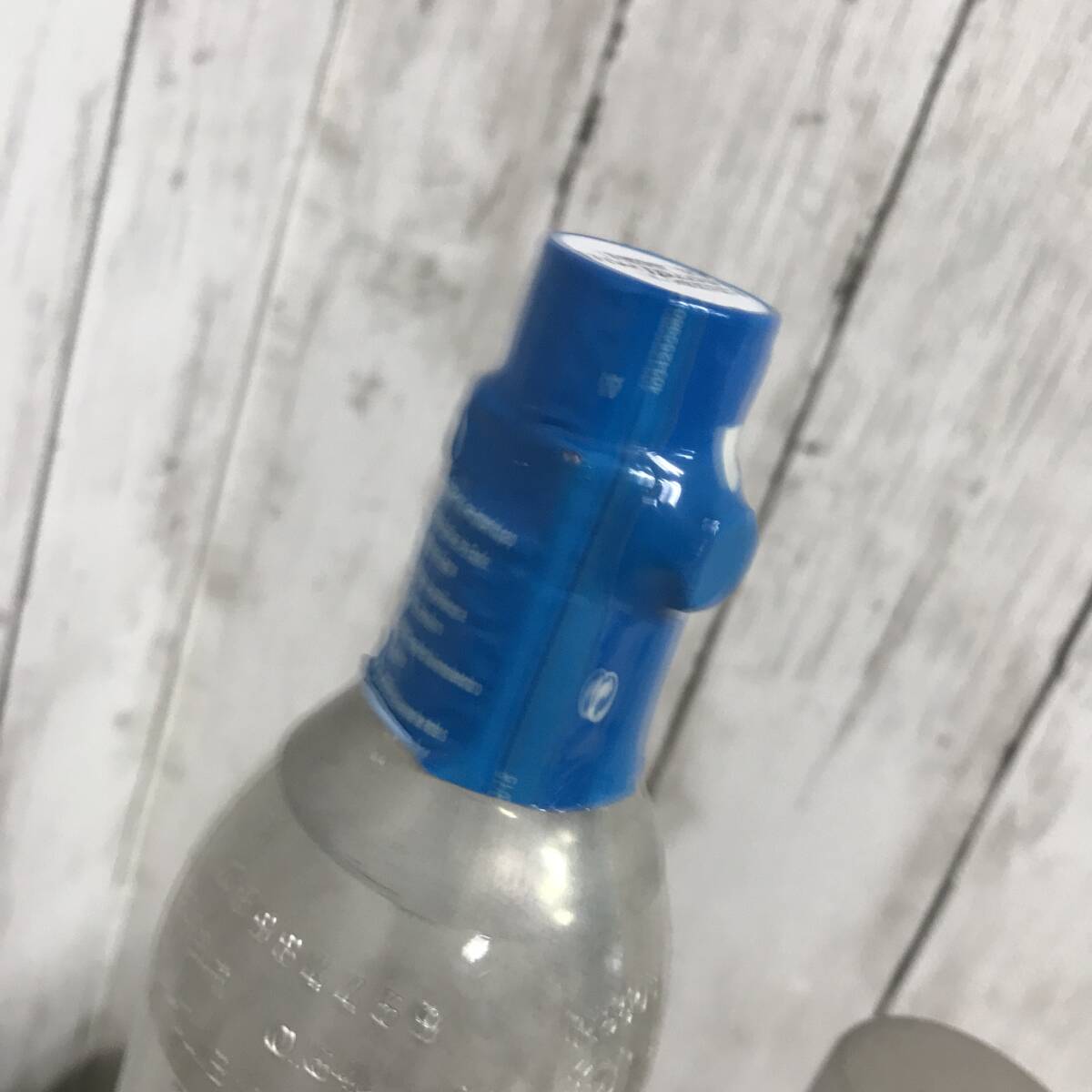 極美品】ソーダストリーム 炭酸水メーカー 専用ボトル1本付 未 極美品】ソーダストリーム 炭酸水メーカー 専用ボトル1本付 未