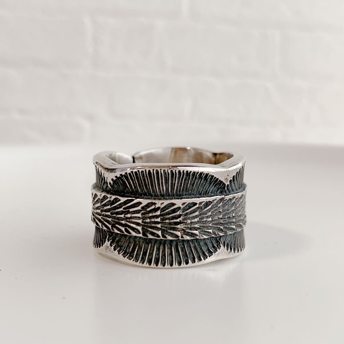 インディアンジュエリー リング Emerson メンズリング シルバーリング ナバホ族 ナバホリング スタンプワーク 18号 アーティスト_画像3