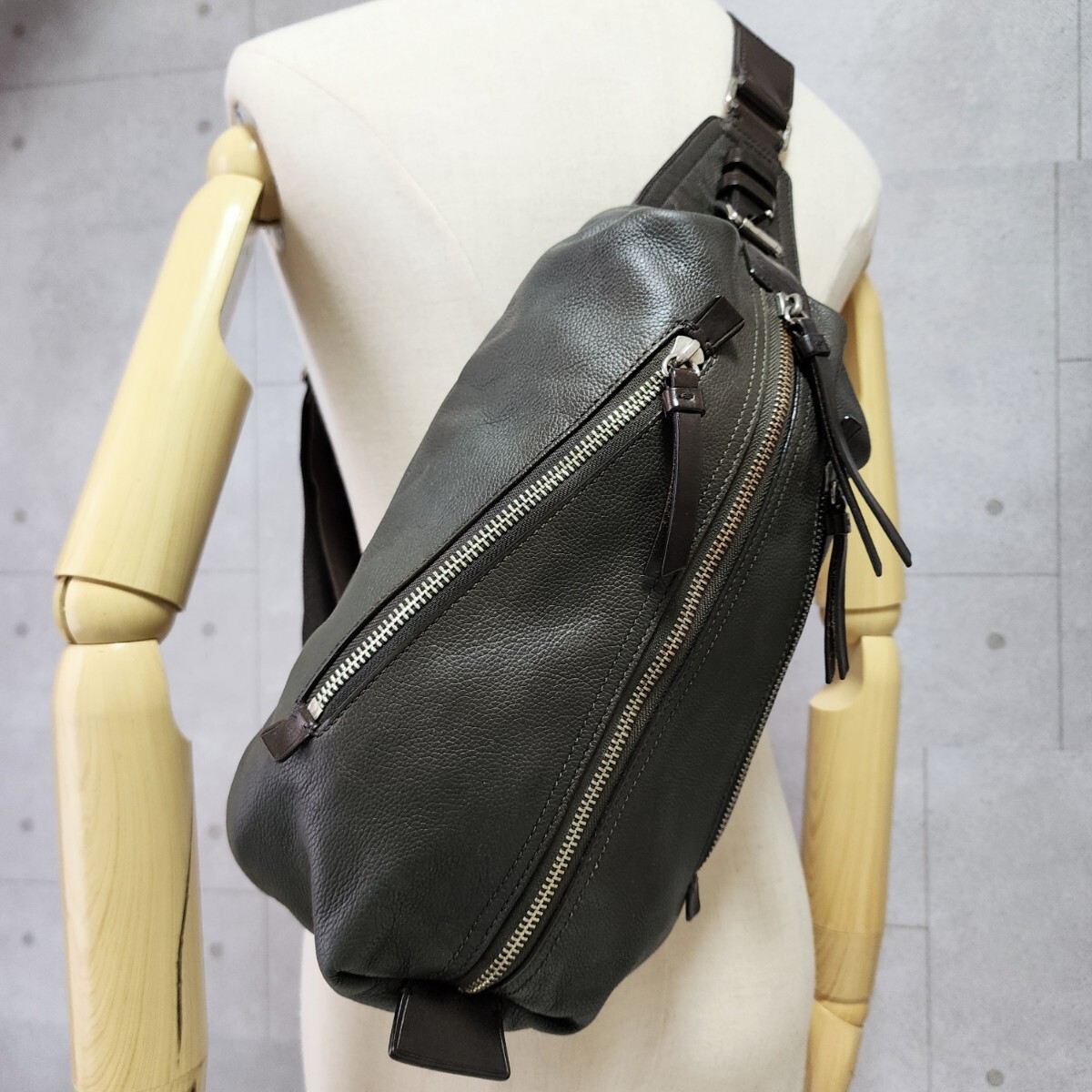 1円~【良品】コーチ COACH 70360 THOMPSON トンプソン ボディ 1円~【良品】コーチ COACH 70360 THOMPSON トンプソン ボディ