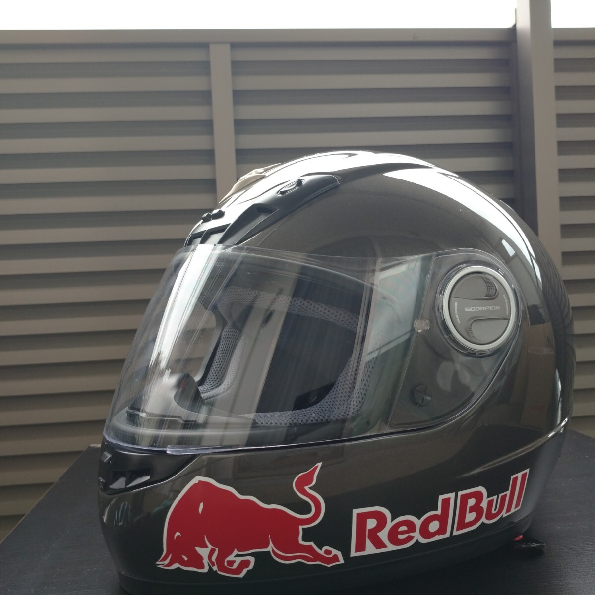 12色から選べる 屋外耐候性 ヘルメット用 レッドブル カッティングステッカー