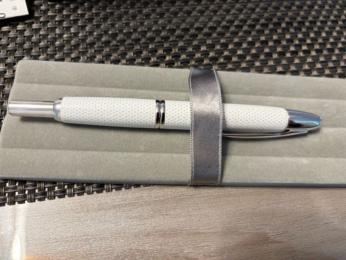 PILOT CAPLESS Kasuri 白 万年筆 字幅M