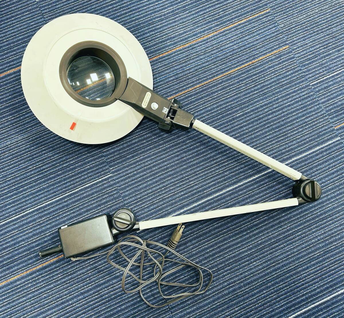 山田照明　Z-30L　2倍拡大鏡　60Hz専用器具　DIY?工具 計(jì)測　精密作業(yè)　デスクスタンド　照明　中古