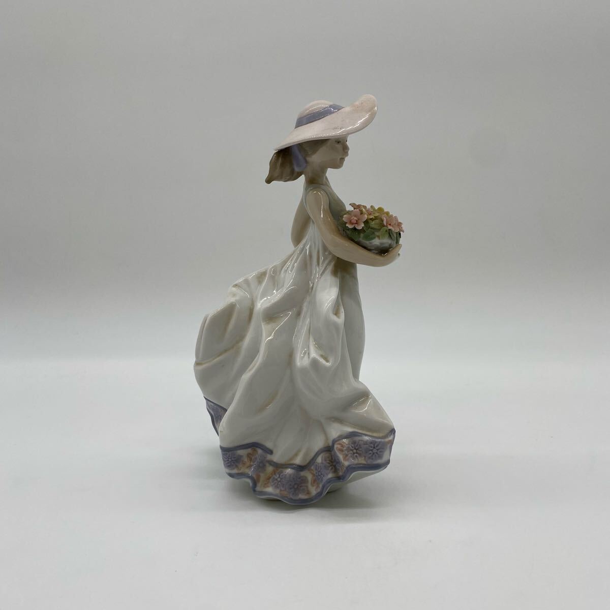 ◎【売り切り】LLADRO(リヤドロ)フィギュリン『春の花かご ◎【売り切り】LLADRO(リヤドロ)フィギュリン『春の花かご