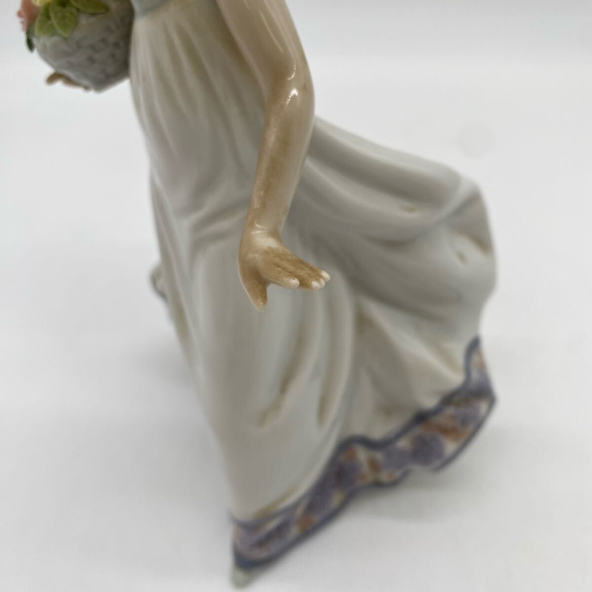 ◎【売り切り】LLADRO(リヤドロ)フィギュリン『春の花かご ◎【売り切り】LLADRO(リヤドロ)フィギュリン『春の花かご