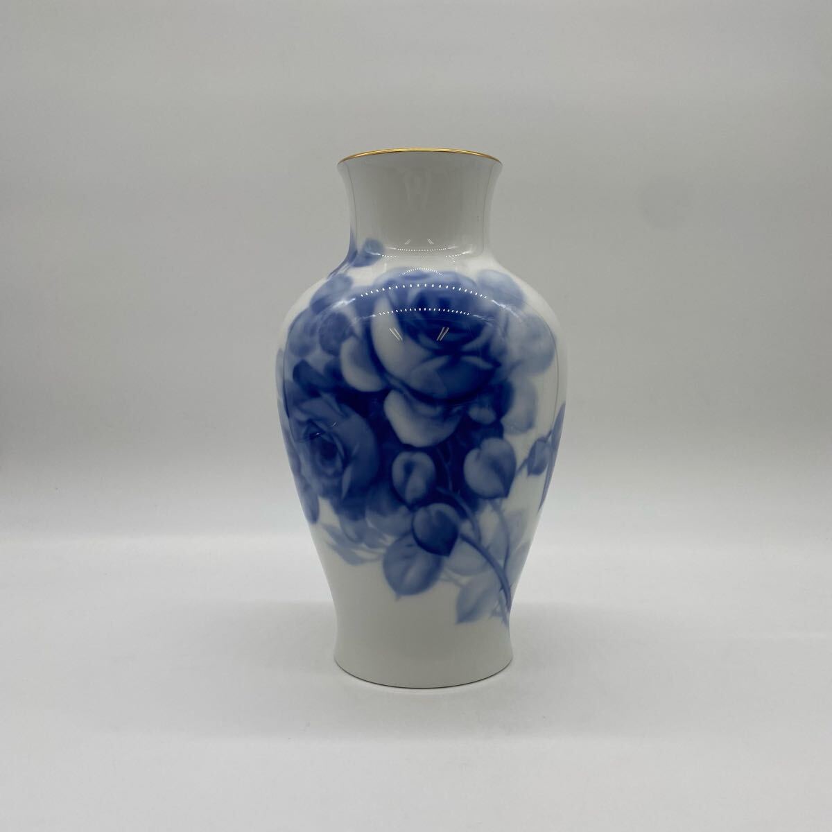 ◎【売り切り】OKURA/大倉陶園 ブルーローズ 花瓶 白陶器 花瓶 ◎【売り切り】OKURA/大倉陶園 ブルーローズ 花瓶 白陶器 花瓶