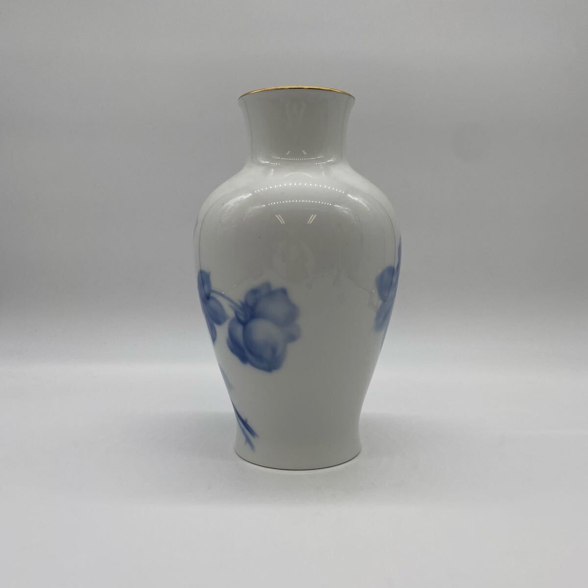 ◎【売り切り】OKURA/大倉陶園 ブルーローズ 花瓶 白陶器 花瓶 ◎【売り切り】OKURA/大倉陶園 ブルーローズ 花瓶 白陶器 花瓶
