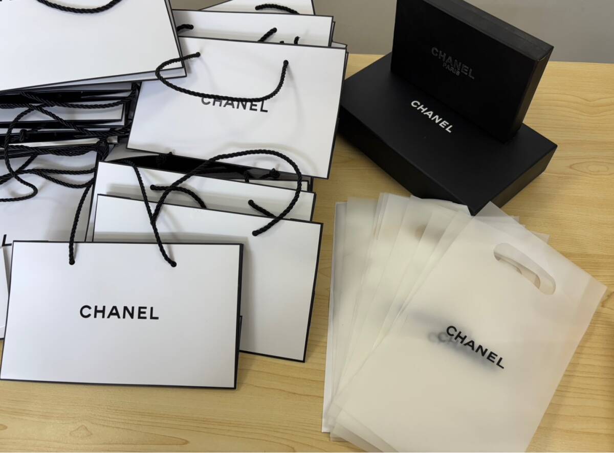 CHANEL シャネル ショッパー 大量 まとめ 紙袋 箱 Mサイズ S CHANEL シャネル ショッパー 大量 まとめ 紙袋 箱 Mサイズ S