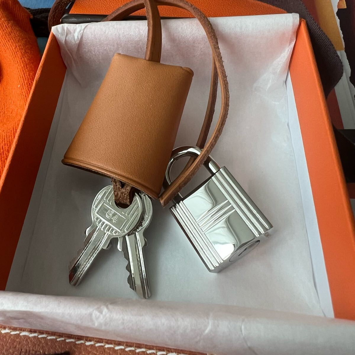 未使用に近い】HERMES エルメス クロシェット 南京錠 カデナ 鍵2 未使用に近い】HERMES エルメス クロシェット 南京錠 カデナ 鍵2