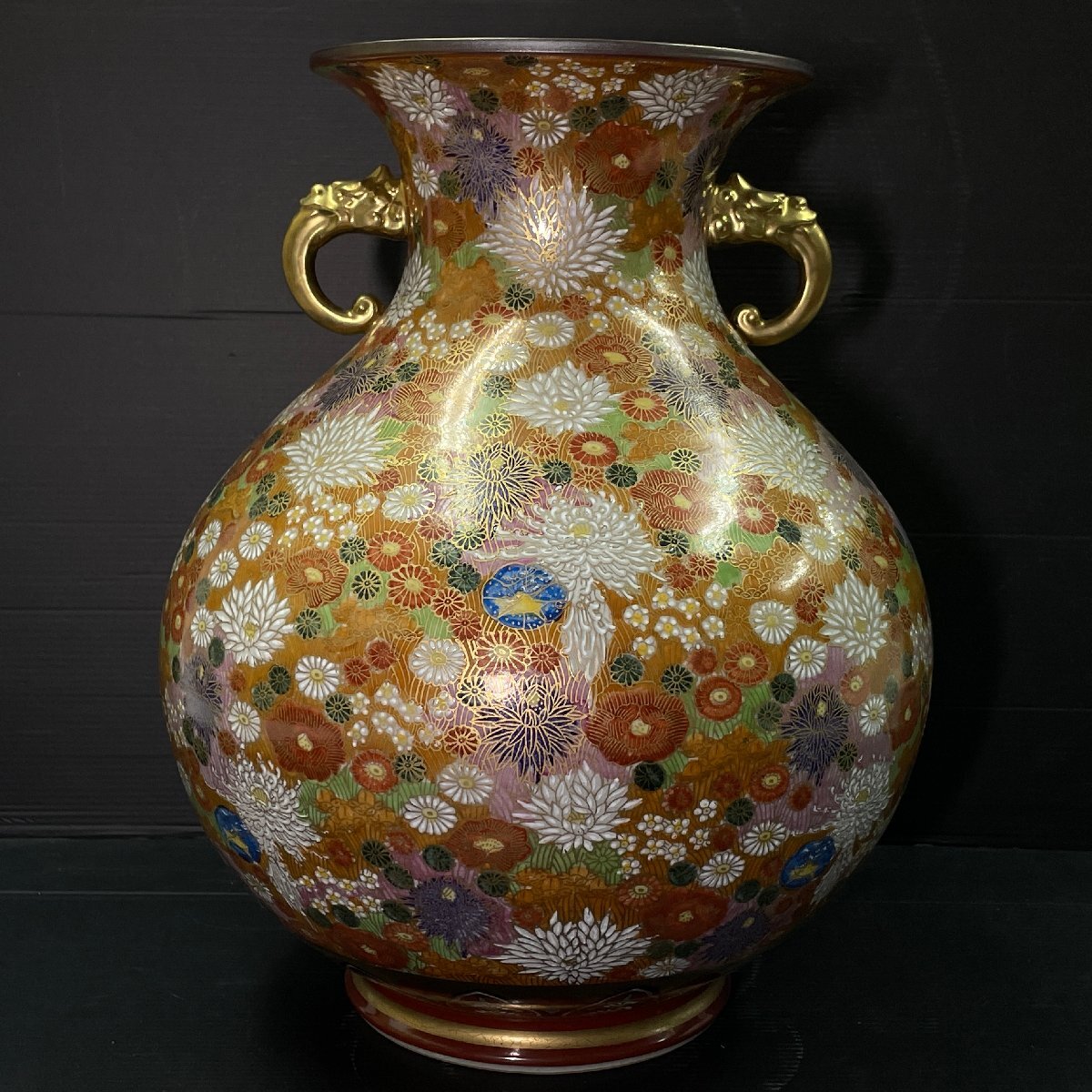 m002 A4(120) 九谷焼 星昭造 金襴手色絵 金彩 菊花詰文 龍耳付 m002 A4(120) 九谷焼 星昭造 金襴手色絵 金彩 菊花詰文 龍耳付