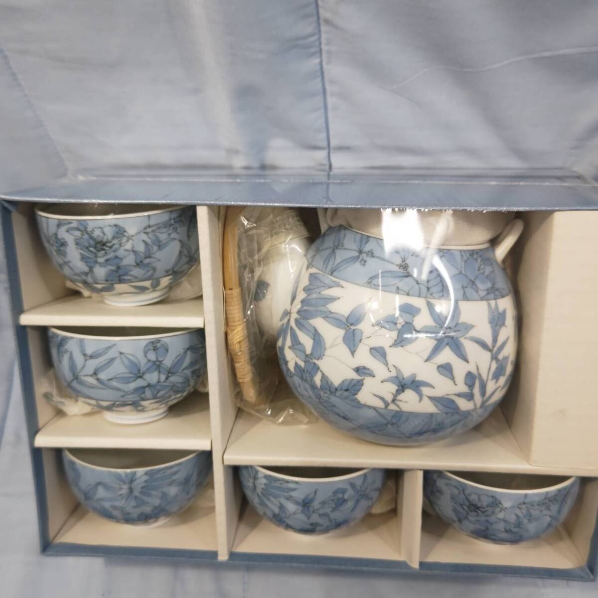 送料無料S92315 庫山窯 藍染茶花紋 土瓶茶器 急須 湯呑み セット 送料無料S92315 庫山窯 藍染茶花紋 土瓶茶器 急須 湯呑み セット