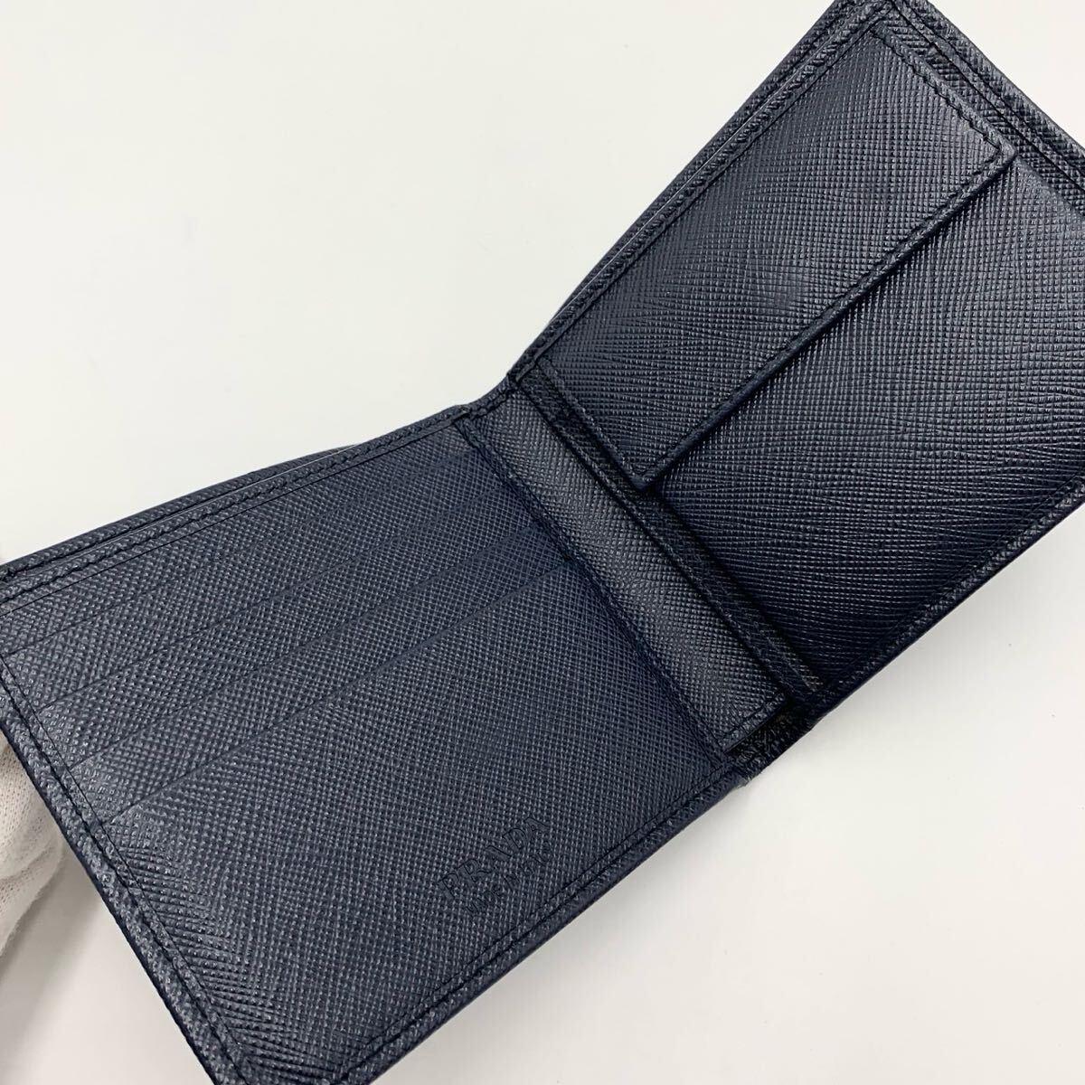 人気✨】プラダ 二つ折り財布 サフィアーノレザー ブランドロゴ