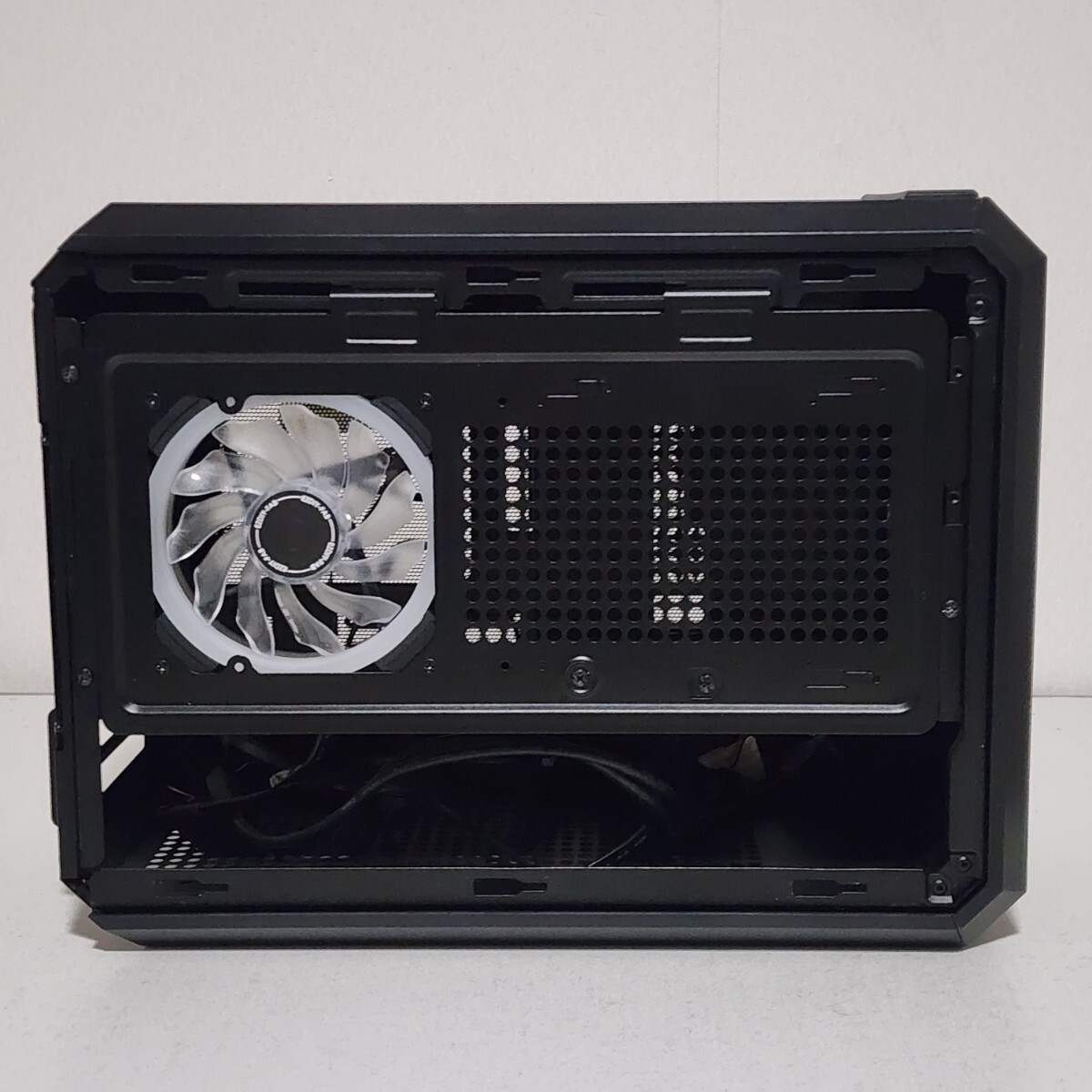 ツクモ、Mini ITXケース「NZXT H1」採用のゲーミングPC「G-GEAR