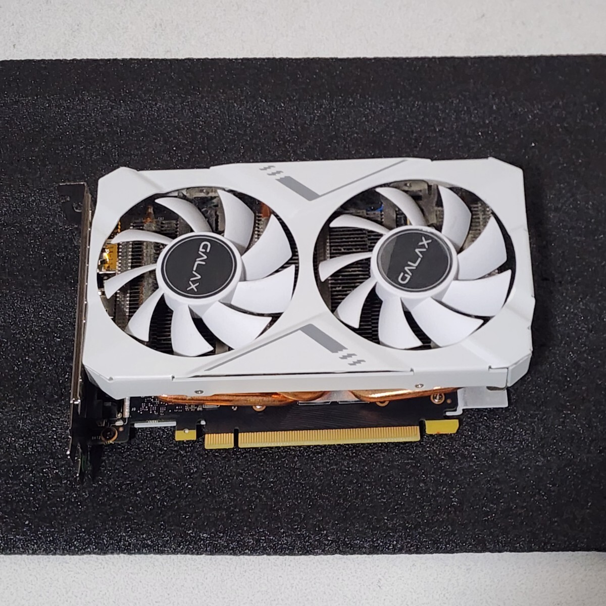 GALAX GEFORCE RTX2070 White 8GB GDDR6 動作確認済み PCパーツ GALAX GEFORCE RTX2070 White 8GB GDDR6 動作確認済み PCパーツ