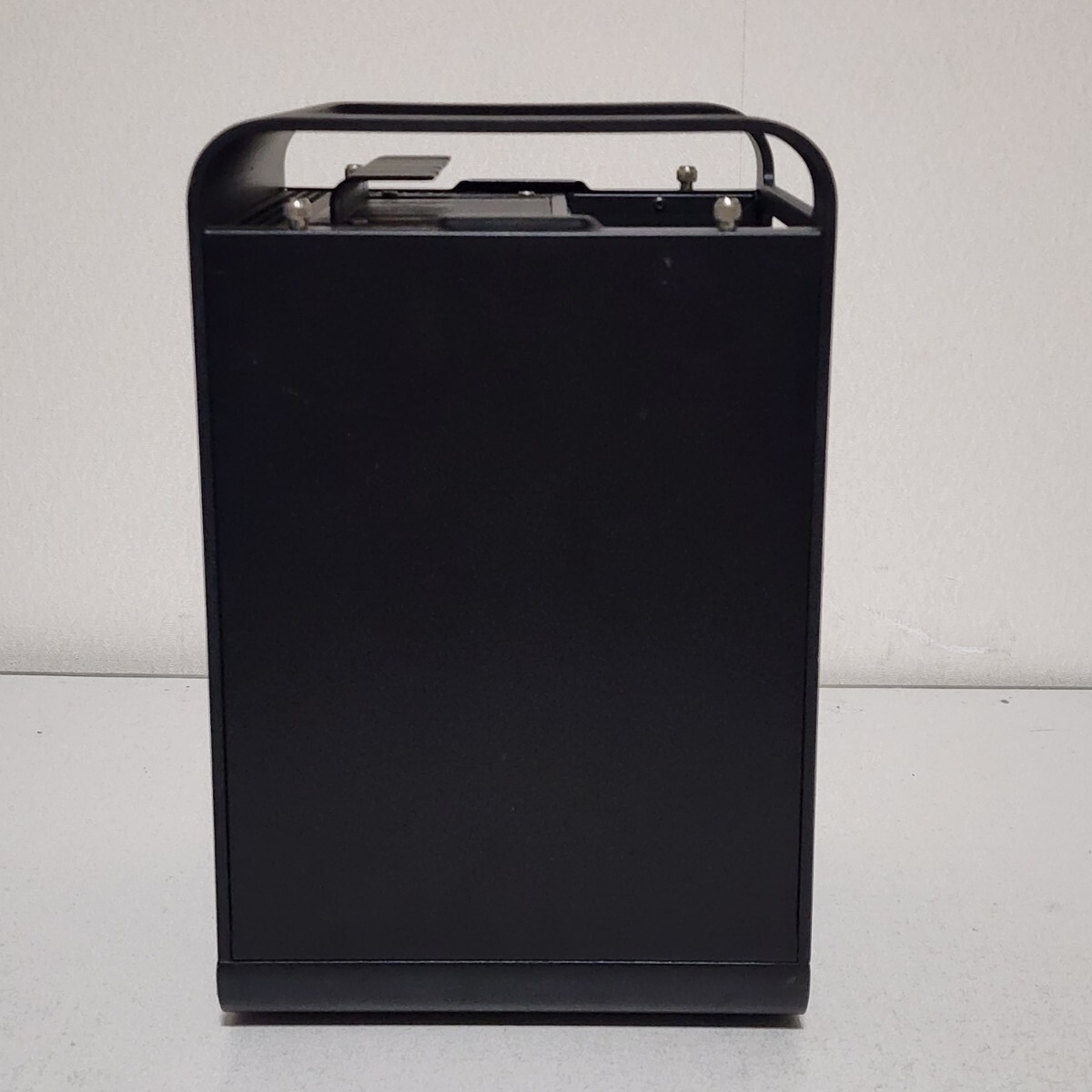 【送料無(wú)料】SilverStone CASE STRAGE SST-CS01-HS 小型PCケース(Mini-ITX) NAS SFX電源ユニット対応