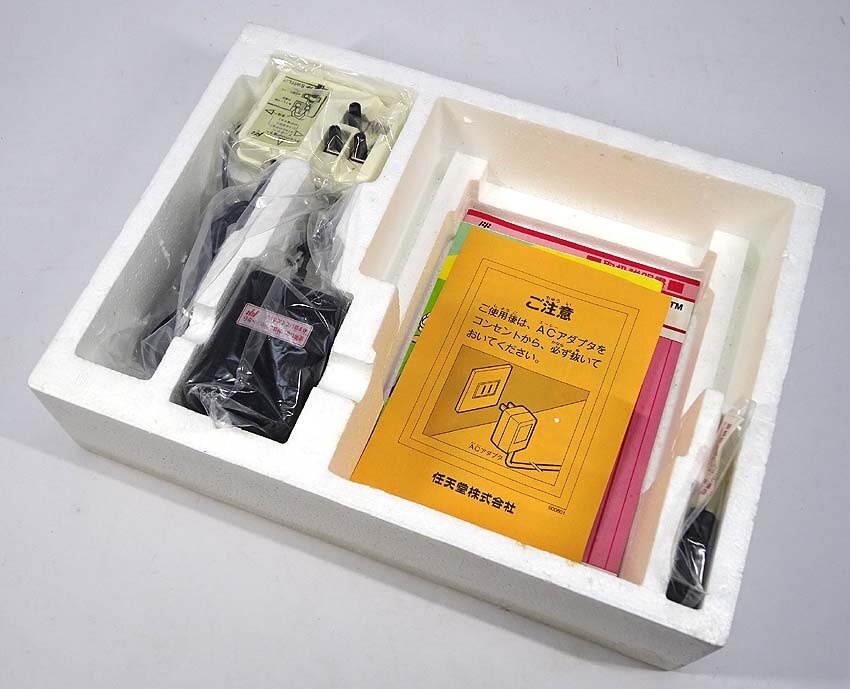 緑屋Re□ ファミコン 専用箱(当時物) 空箱 付属品・説明書あり 緑屋Re□ ファミコン 専用箱(当時物) 空箱 付属品・説明書あり