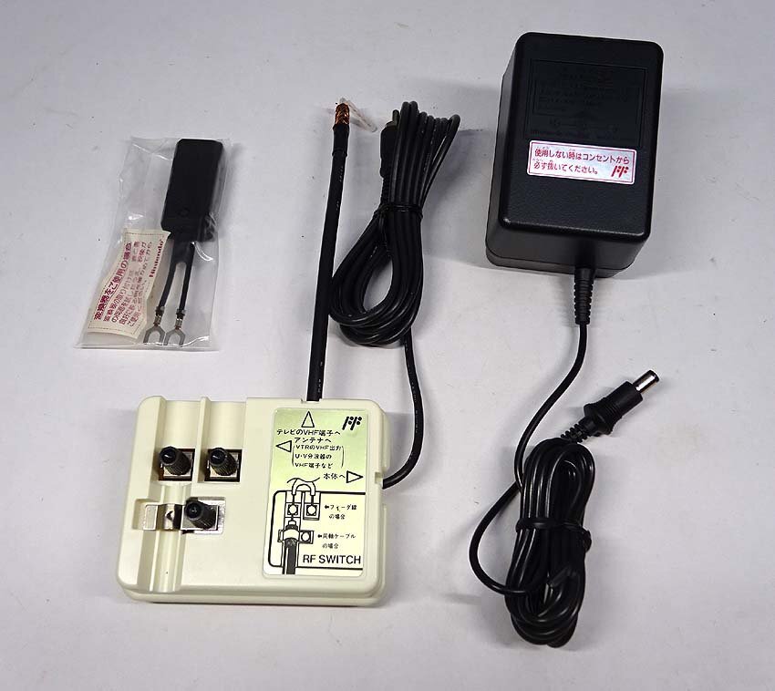 緑屋Re□ ファミコン 専用箱(当時物) 空箱 付属品・説明書あり 緑屋Re□ ファミコン 専用箱(当時物) 空箱 付属品・説明書あり