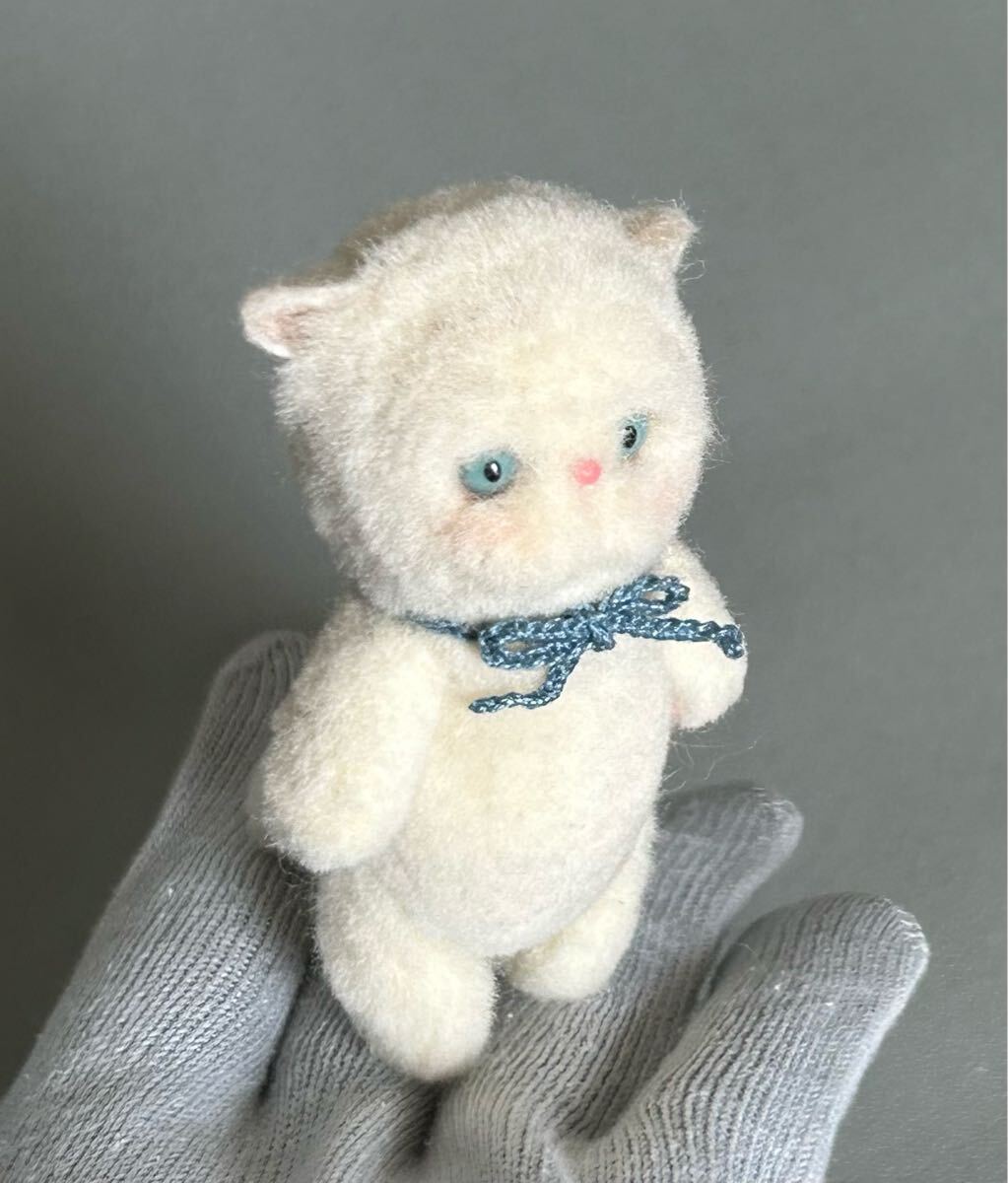 羊毛フェルト 白猫 立ち猫 ミニチュア ドールハウス アート 羊毛フェルト 白猫 立ち猫 ミニチュア ドールハウス アート