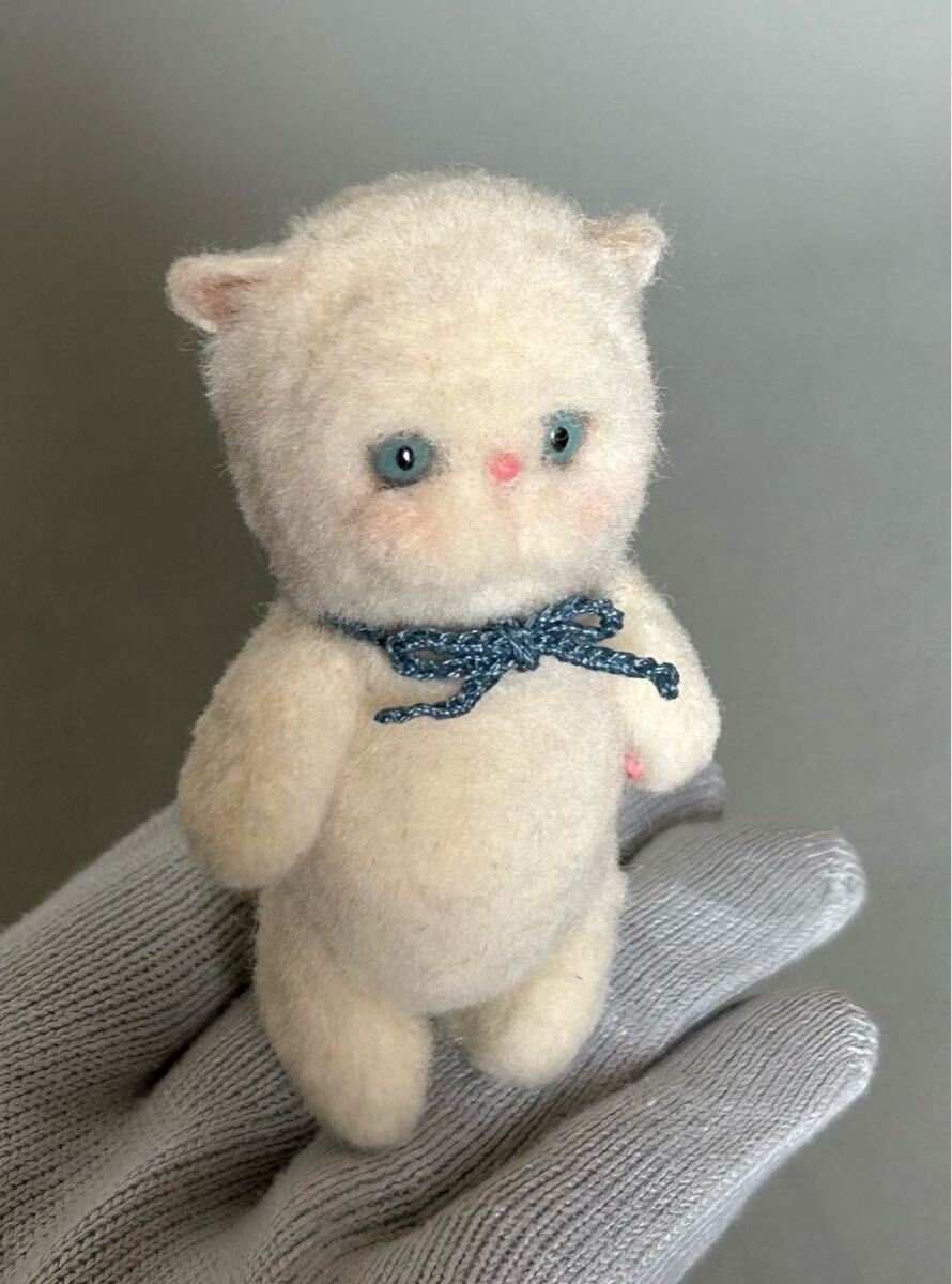 羊毛フェルト 白猫 立ち猫 ミニチュア ドールハウス アート 羊毛フェルト 白猫 立ち猫 ミニチュア ドールハウス アート