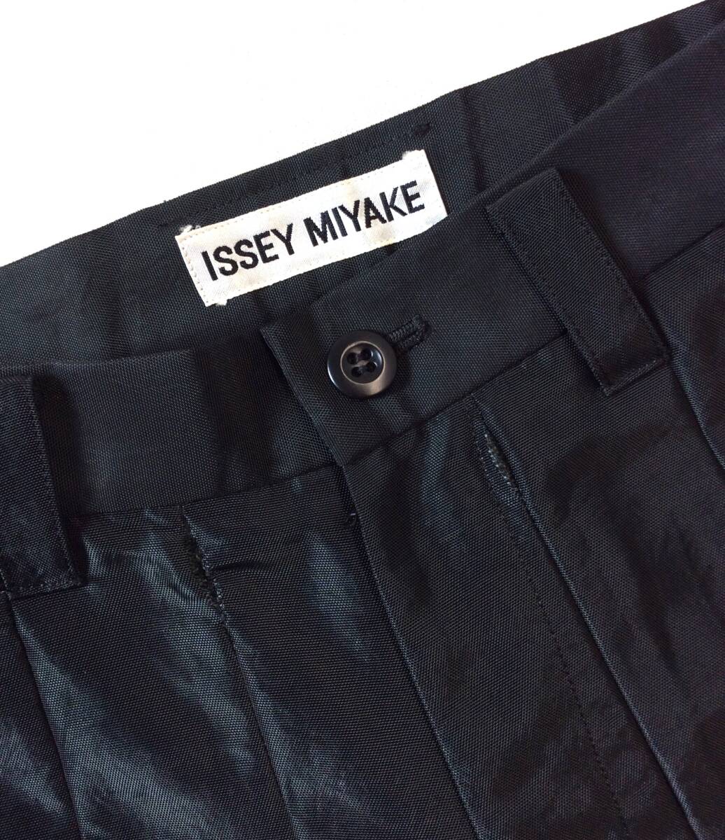ISSEY MIYAKE イッセイミヤケ ナイロン 中綿入り パンツ スラックス 黒 ブラック S 日本制 メンズ レディース