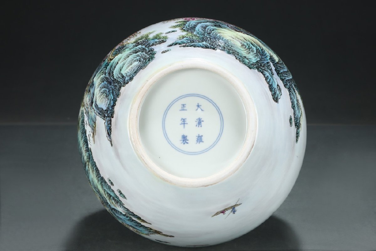 □大成美術□粉彩山水図描金天球瓶 郎世寧絵 絹本【磁器瓶図