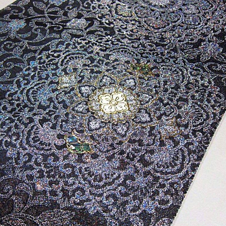 華やかな逸品 新品未仕立 螺鈿入り 西陣織六通柄丸巻袋帯 大円華 華やかな逸品 新品未仕立 螺鈿入り 西陣織六通柄丸巻袋帯 大円華