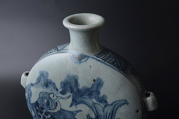 u626【和み】李朝時代 白磁染付魚文扁壷 検 茶道具煎茶道具中国 u626【和み】李朝時代 白磁染付魚文扁壷 検 茶道具煎茶道具中国