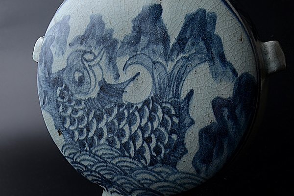u626【和み】李朝時代 白磁染付魚文扁壷 検 茶道具煎茶道具中国 u626【和み】李朝時代 白磁染付魚文扁壷 検 茶道具煎茶道具中国