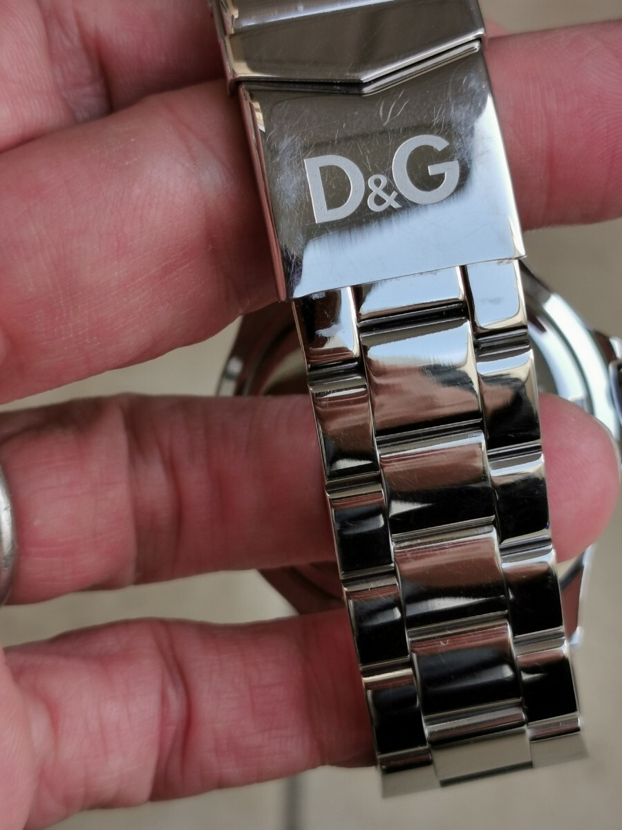 ガラスに傷あり)動いてます D&G メンズ腕時計 電池新品交換済 ガラスに傷あり)動いてます D&G メンズ腕時計 電池新品交換済