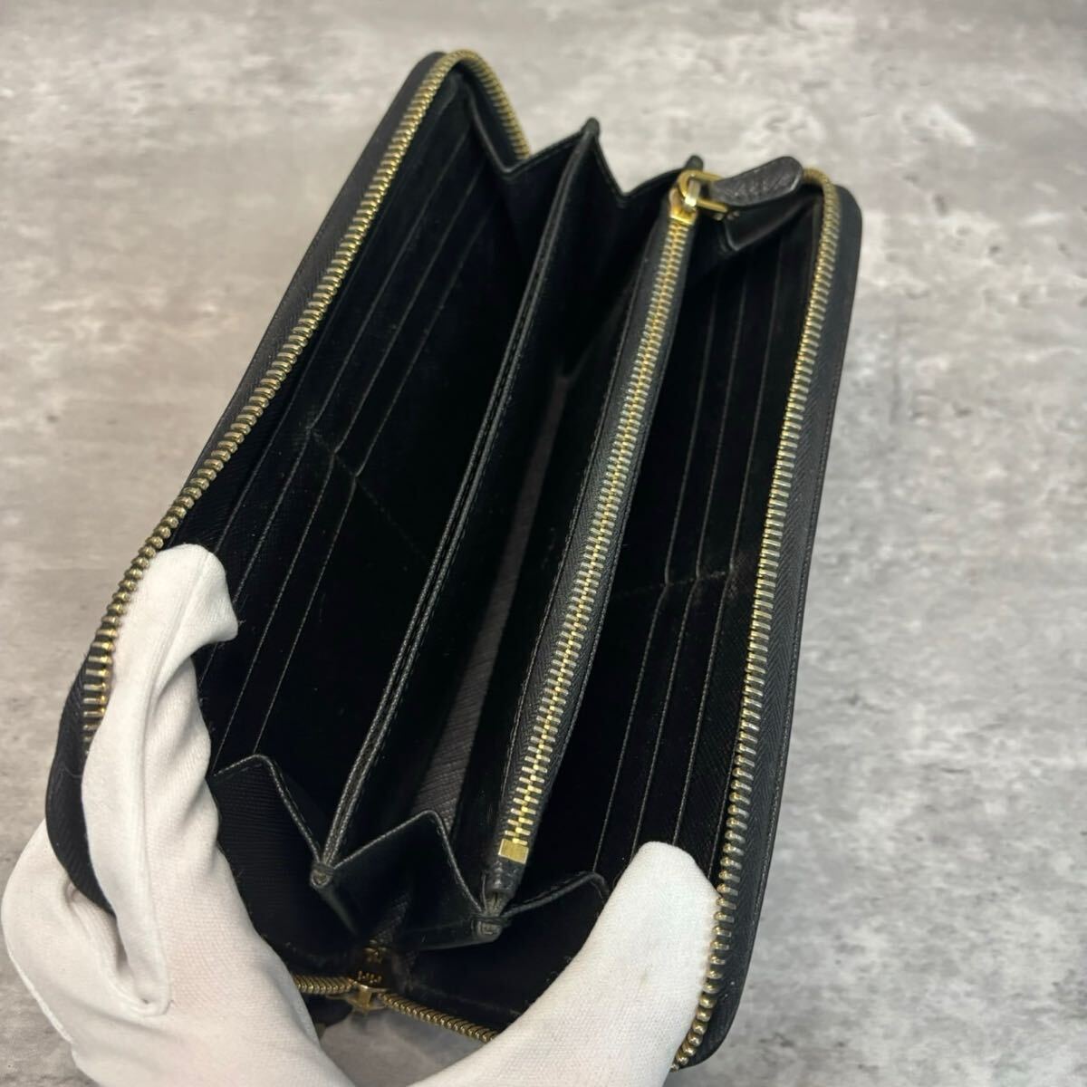 美品/現行】PRADA プラダ 長財布 ラウンドファスナー ジッピー 美品/現行】PRADA プラダ 長財布 ラウンドファスナー ジッピー