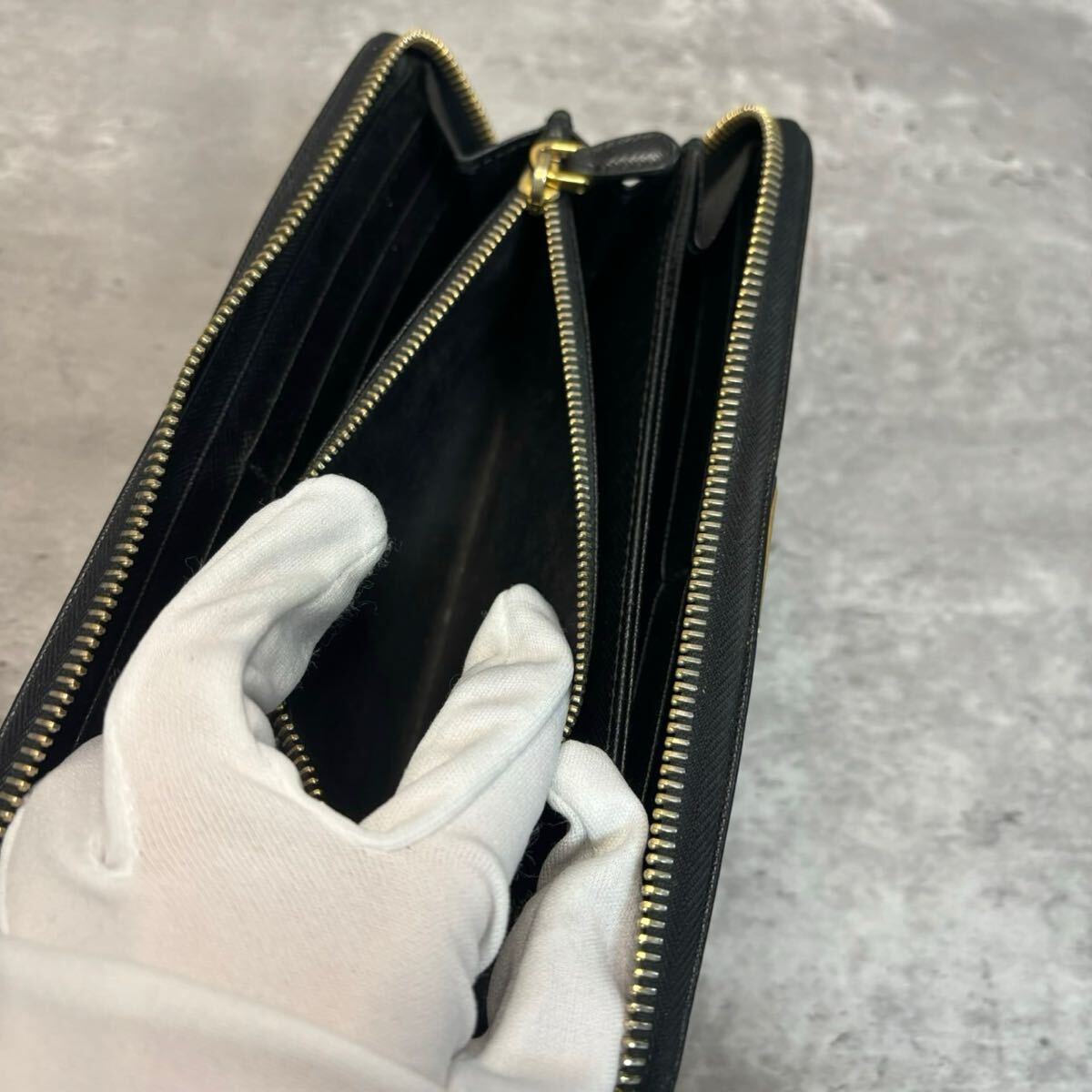 美品/現行】PRADA プラダ 長財布 ラウンドファスナー ジッピー 美品/現行】PRADA プラダ 長財布 ラウンドファスナー ジッピー
