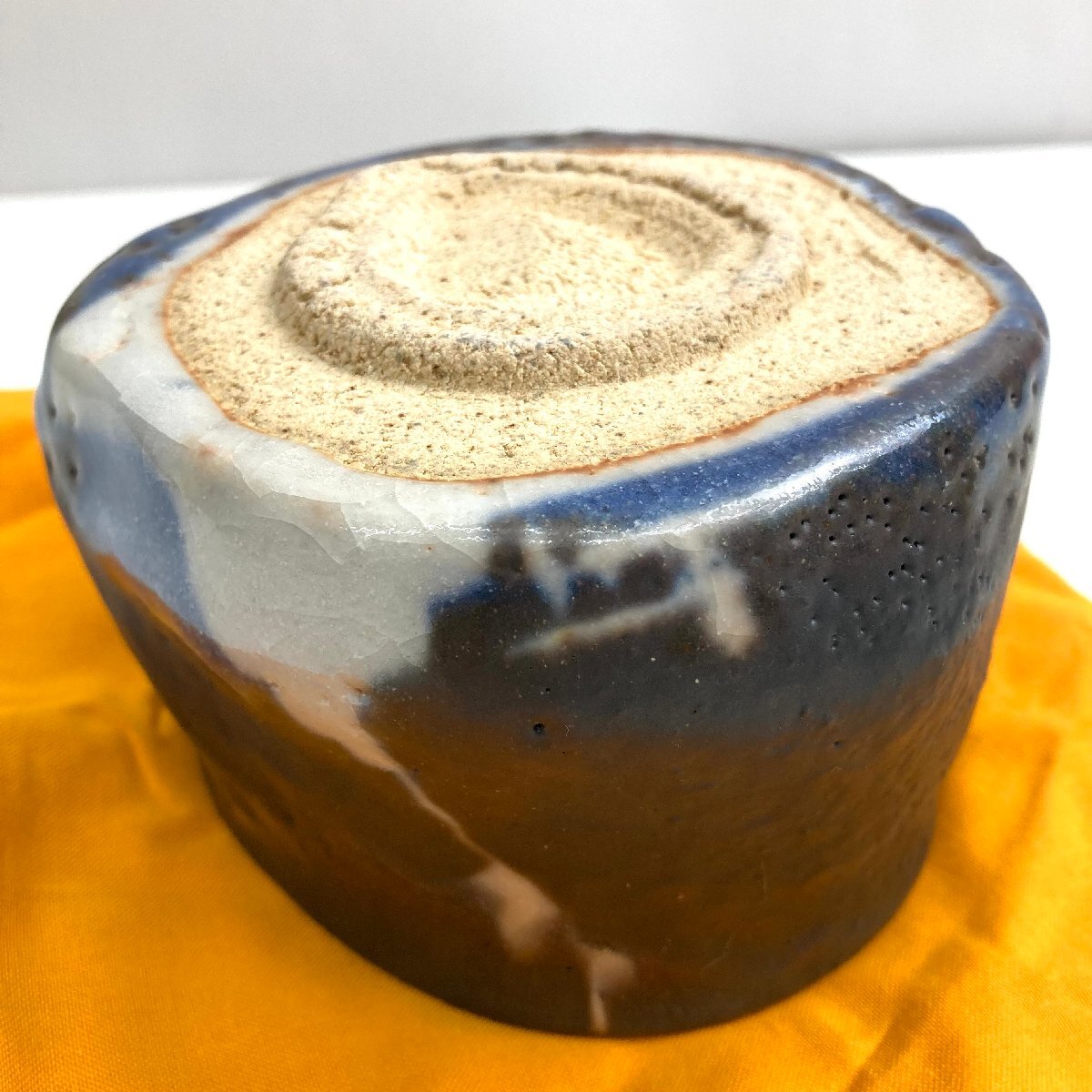 t) 無形文化財認定 酒井甲夫 作 志野茶碗 共箱共布/栞付属 志野 t) 無形文化財認定 酒井甲夫 作 志野茶碗 共箱共布/栞付属 志野