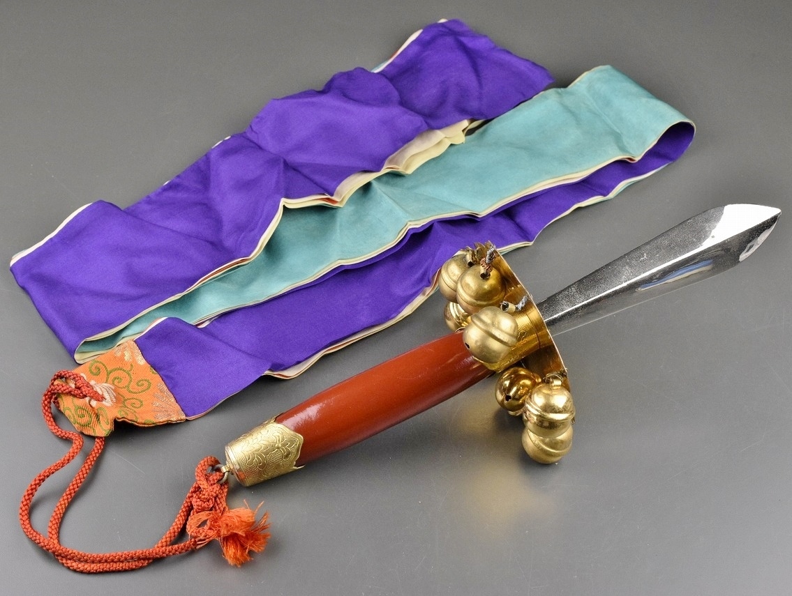 未使用 神事道具 神楽鈴 巫女鈴 鳴物 仏教 彫金装飾 五色布付 元箱 未使用 神事道具 神楽鈴 巫女鈴 鳴物 仏教 彫金装飾 五色布付 元