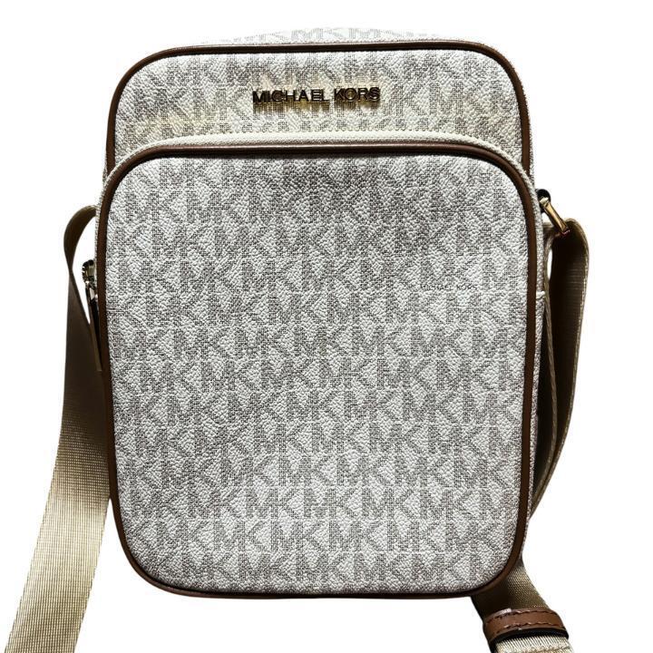 未使用級】MICHALE KORS ショルダーバッグ シグネチャー 斜め 未使用級】MICHALE KORS ショルダーバッグ シグネチャー 斜め